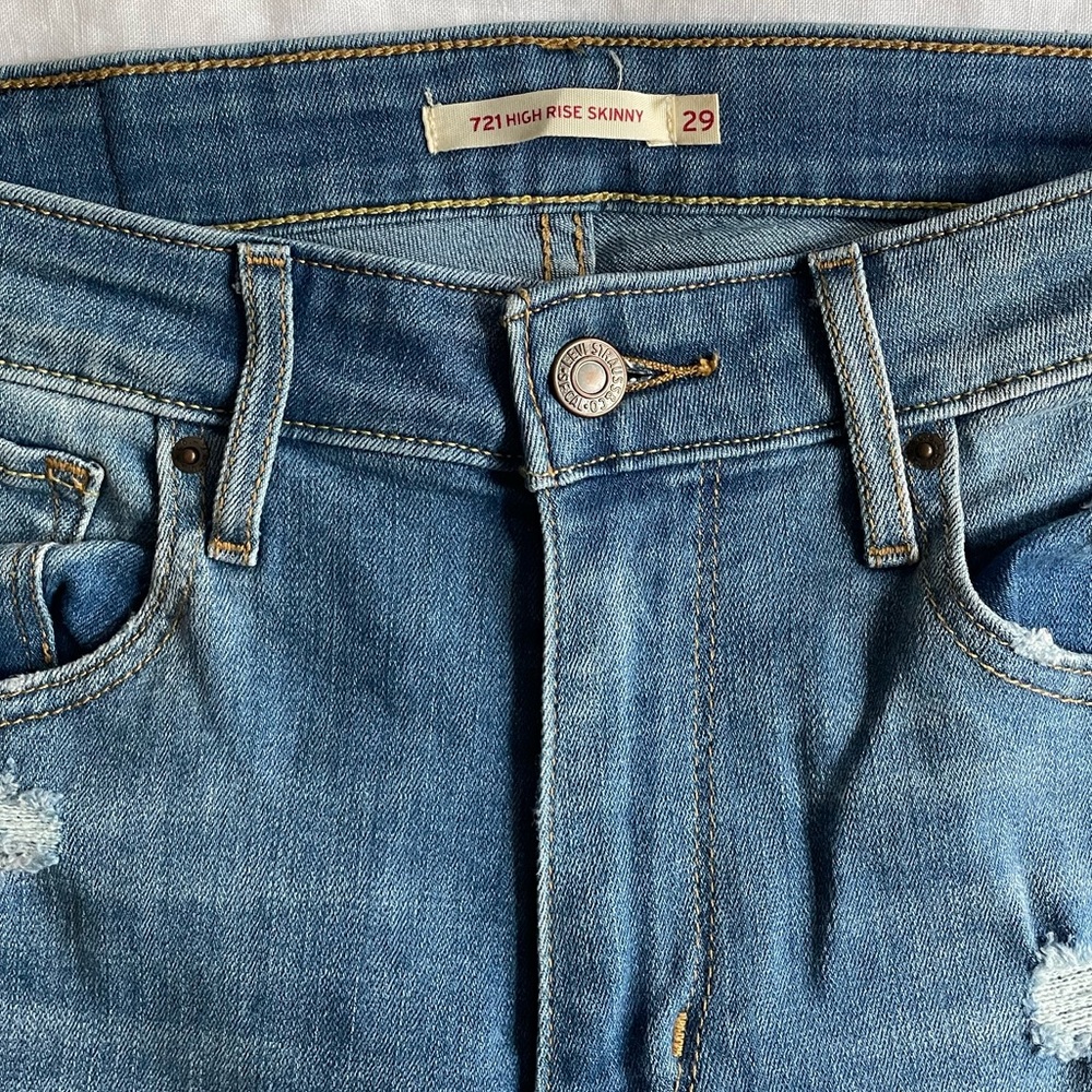 Levi’s 721 High Rise Skinny Jeans